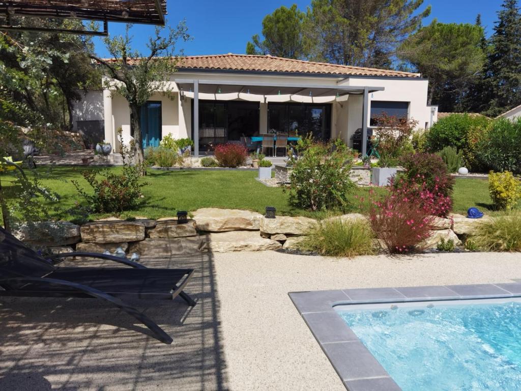 a house with a swimming pool in a yard at Chambre d'hôte " Ô Soleil " in Vaison-la-Romaine