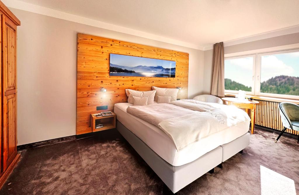 Postel nebo postele na pokoji v ubytování Hotel Berlin Tegernsee
