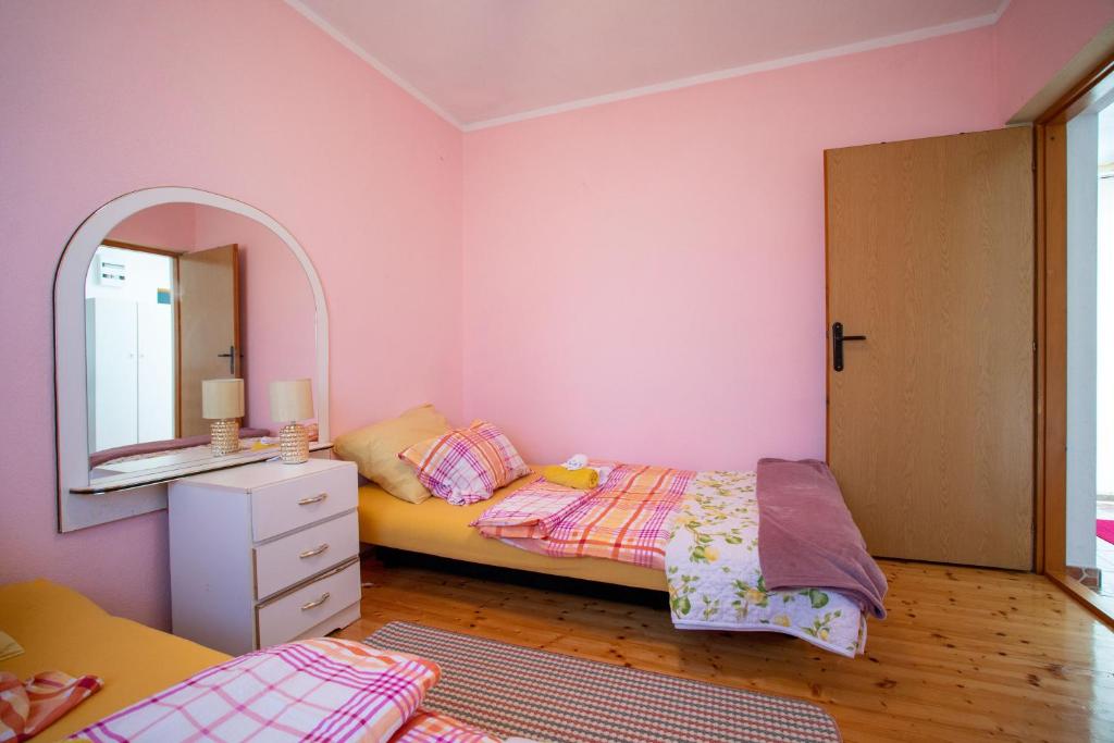 Postel nebo postele na pokoji v ubytování Kuca za odmor Jozic
