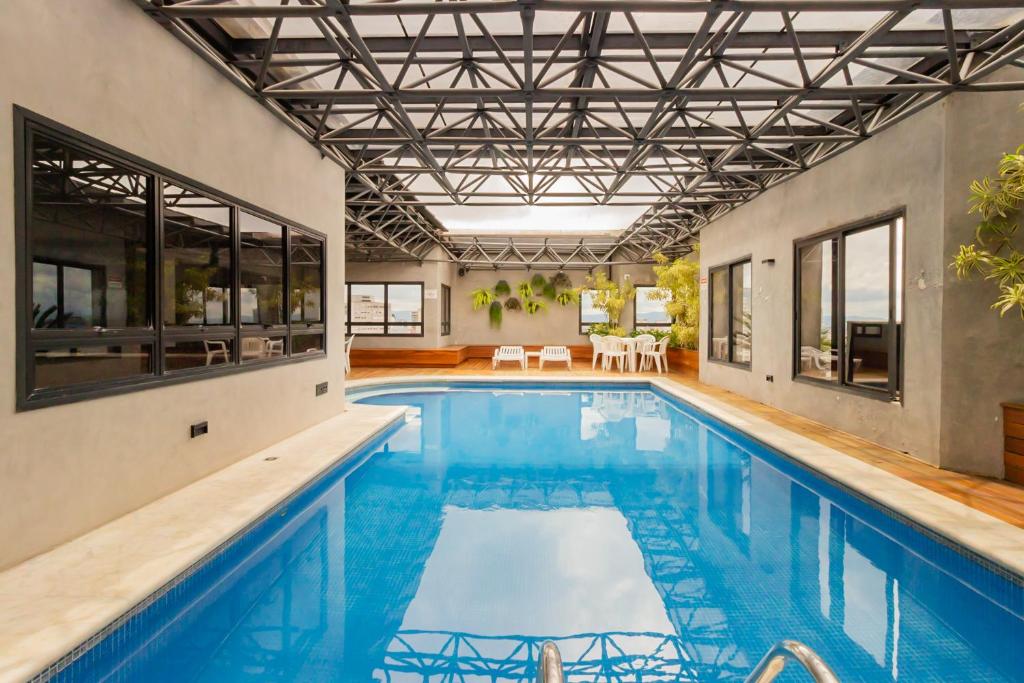 an indoor swimming pool with a large ceiling at 360 Cerqueira César in Sao Paulo