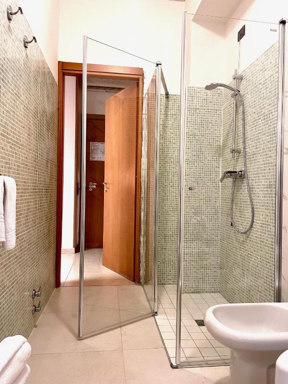 Koupelna v ubytování Hotel Leonardo
