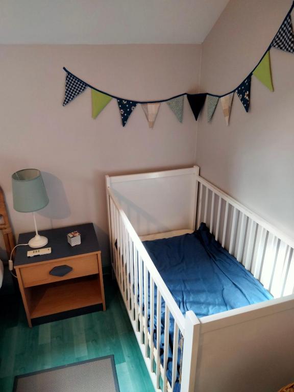 Postel nebo postele na pokoji v ubytování L'école buissonnière