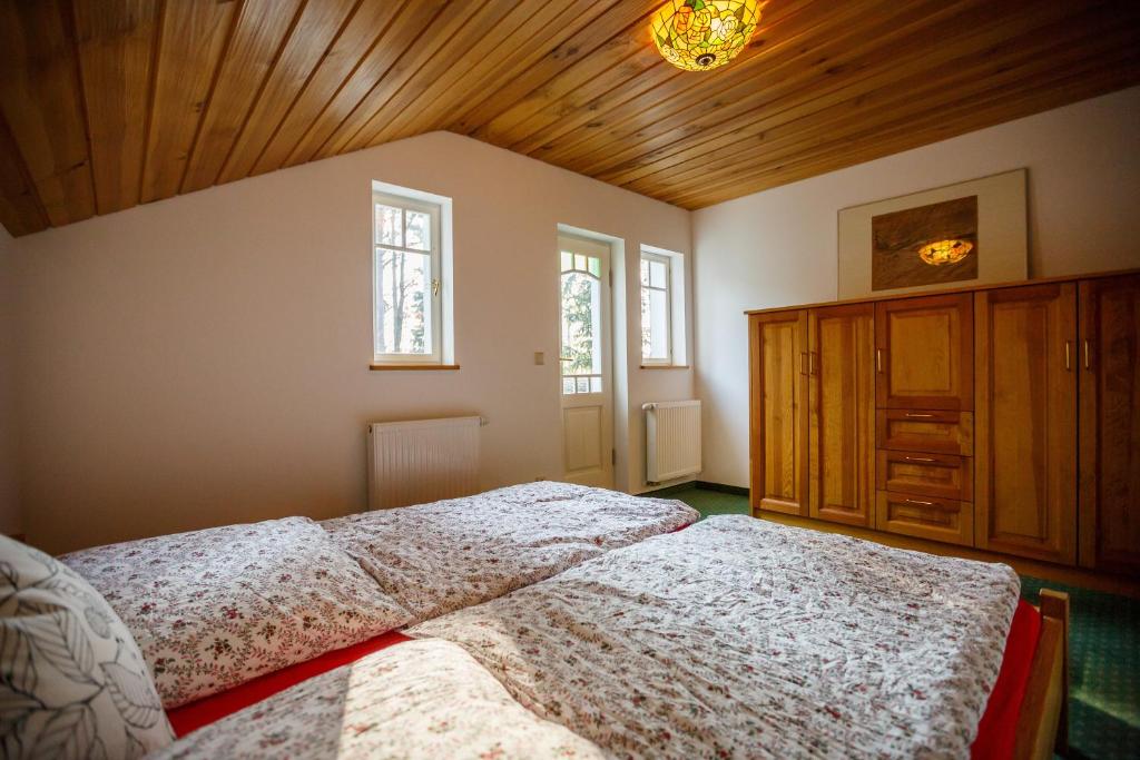 Letto o letti in una camera di Haus Schrammsteinblick