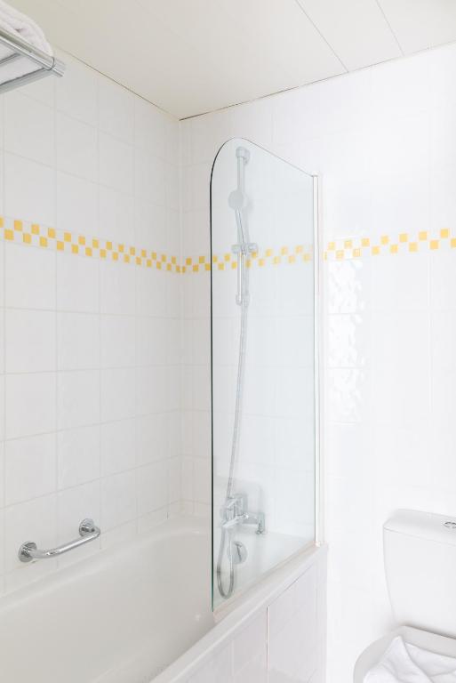 Hôtel Le Colisée - Resim 29