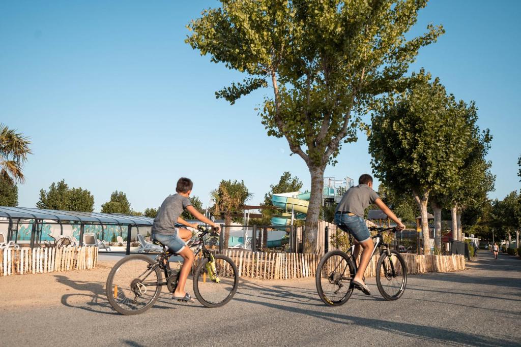 Fietsen bij of in de buurt van Camping Les Aliz&eacute;s