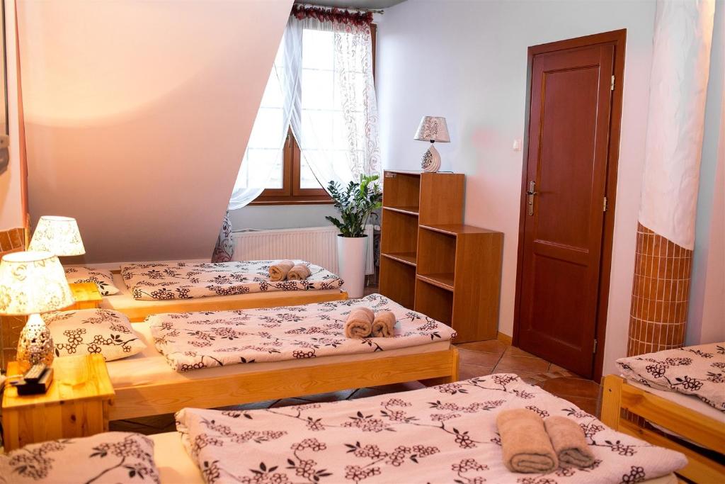 Posteľ alebo postele v izbe v ubytovaní Noclegi Abramowicka