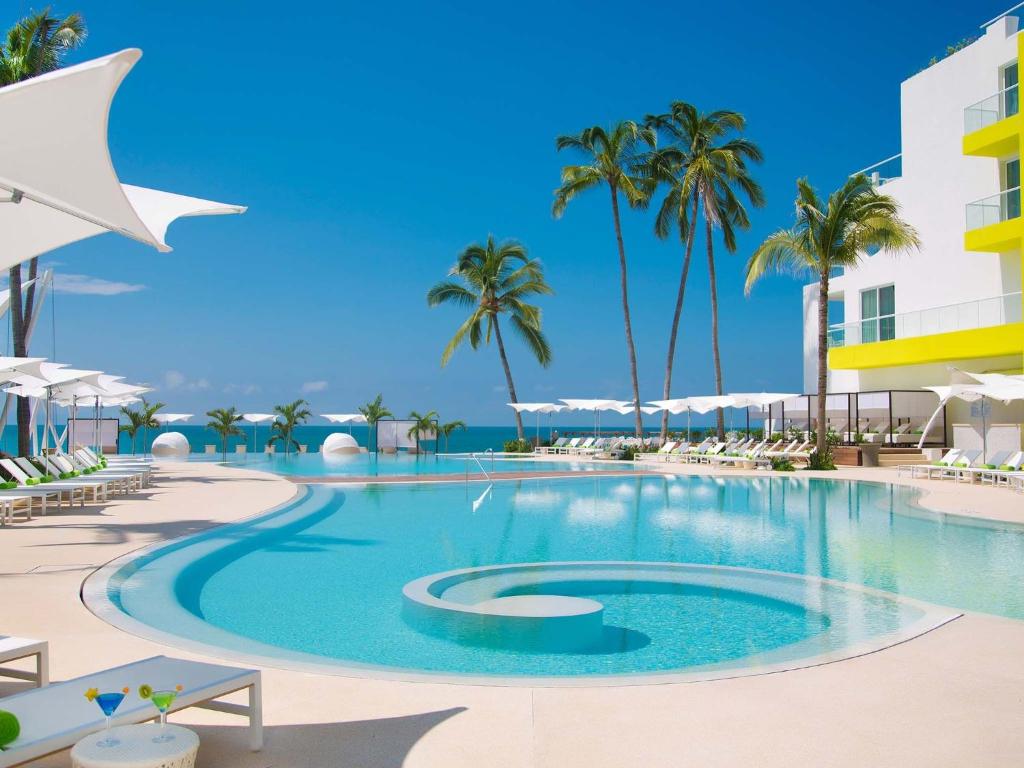 Bazén v ubytování Krystal Grand Puerto Vallarta - All Inclusive nebo v jeho okolí