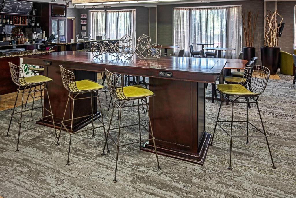Lounge nebo bar v ubytování Courtyard by Marriott Abilene Southwest/Abilene Mall South