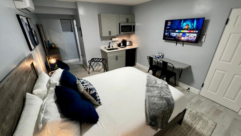 Oceano Suites Daytona Beach - Suite Deluxe Con Cama Grande