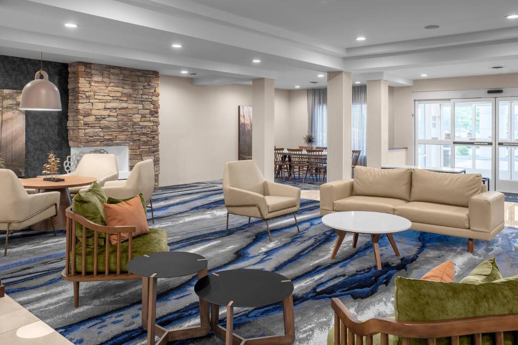a lobby with couches and chairs and a table at Fairfield by Marriott Inn & Suites Columbus Hilliard in Columbus