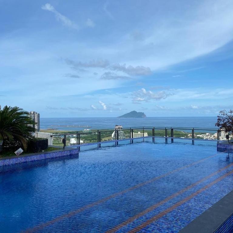 Bazén v ubytování 漫遊小旅泳池溫泉宅 Roaming Travel Hot Spring Homestay nebo v jeho okolí