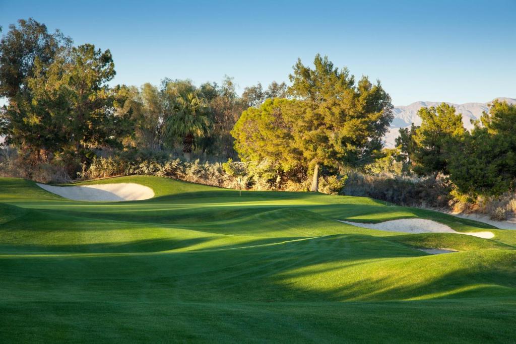 Golf v hotelu nebo okolí