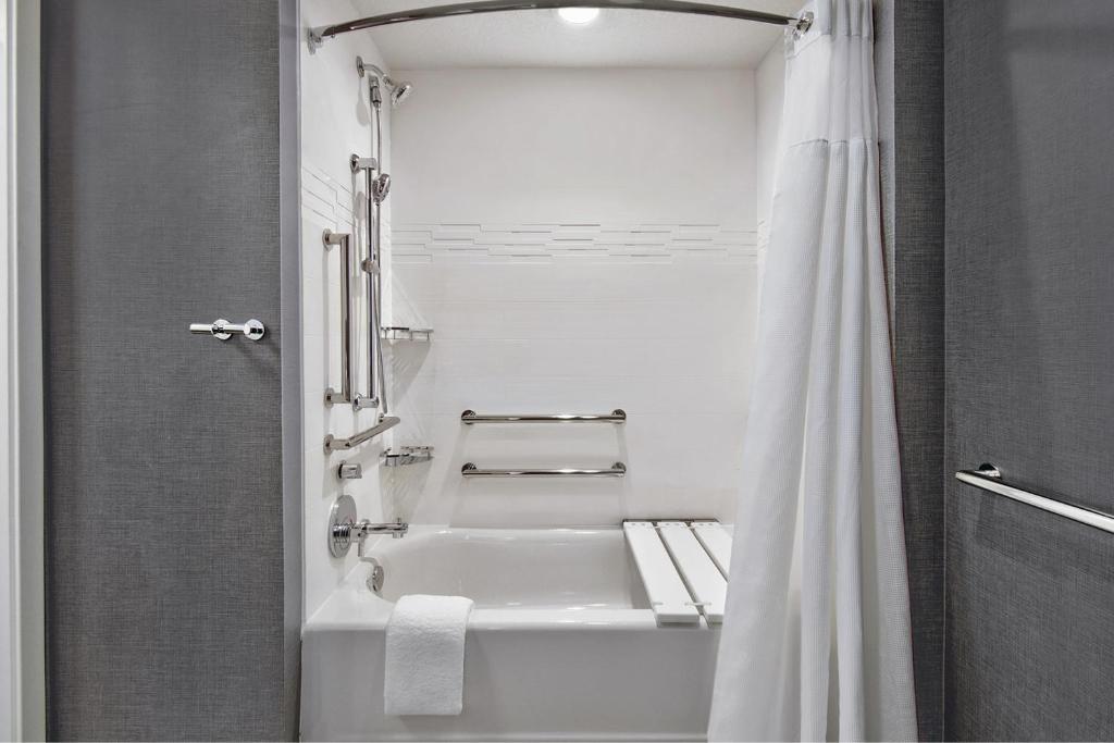 Residence Inn by Marriott Orlando at FLAMINGO CROSSINGS Town Center photo
