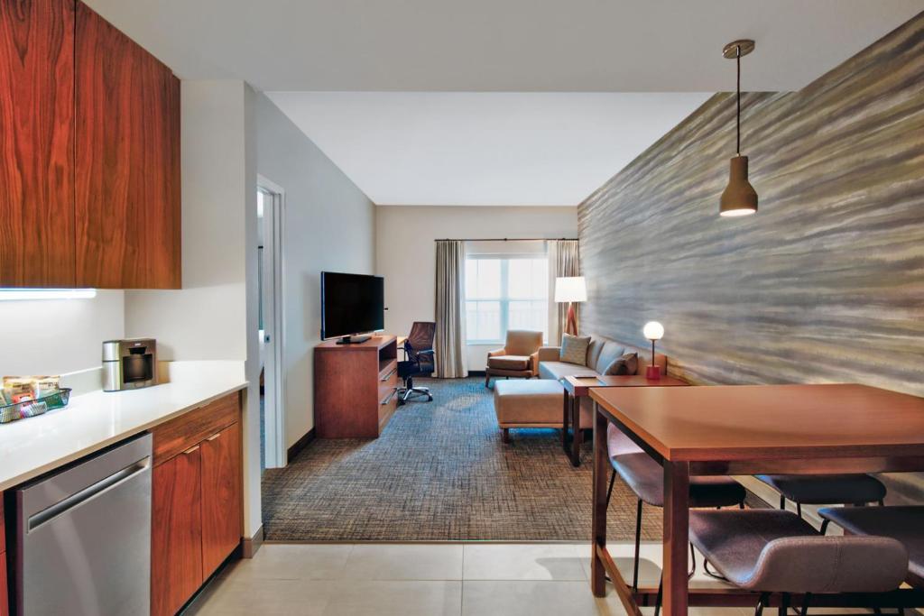 Residence Inn by Marriott Orlando at FLAMINGO CROSSINGS Town Center photo