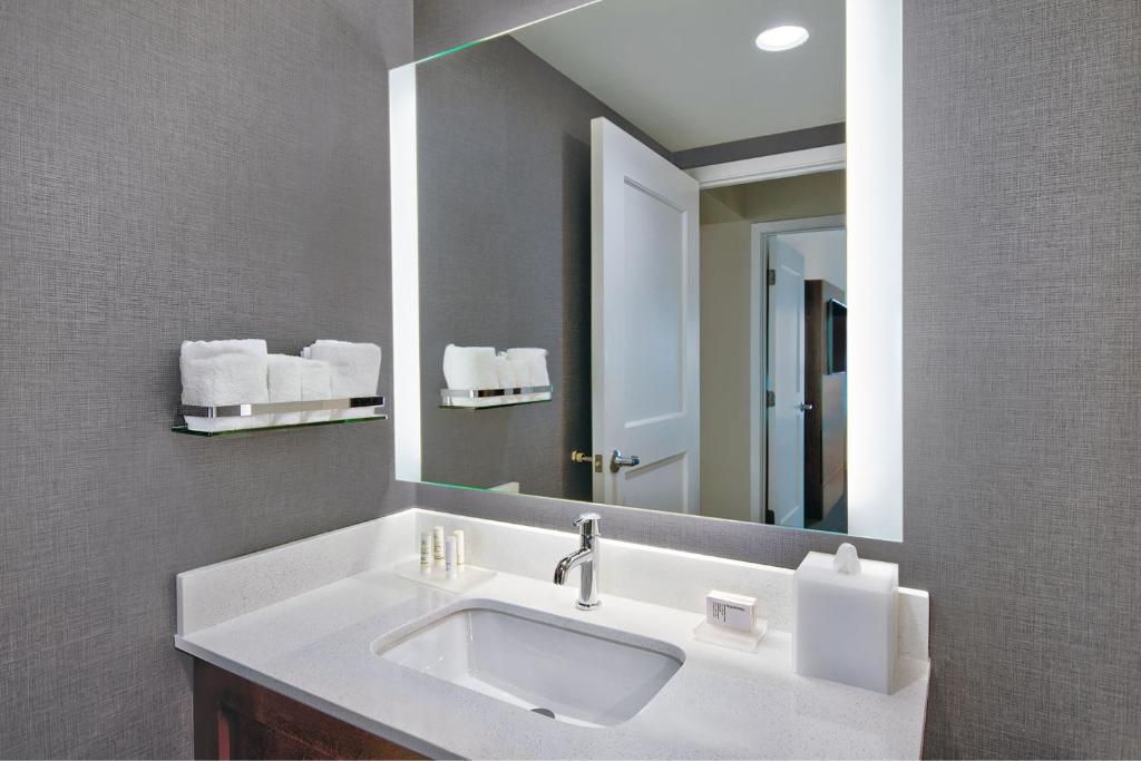 Residence Inn by Marriott Orlando at FLAMINGO CROSSINGS Town Center photo