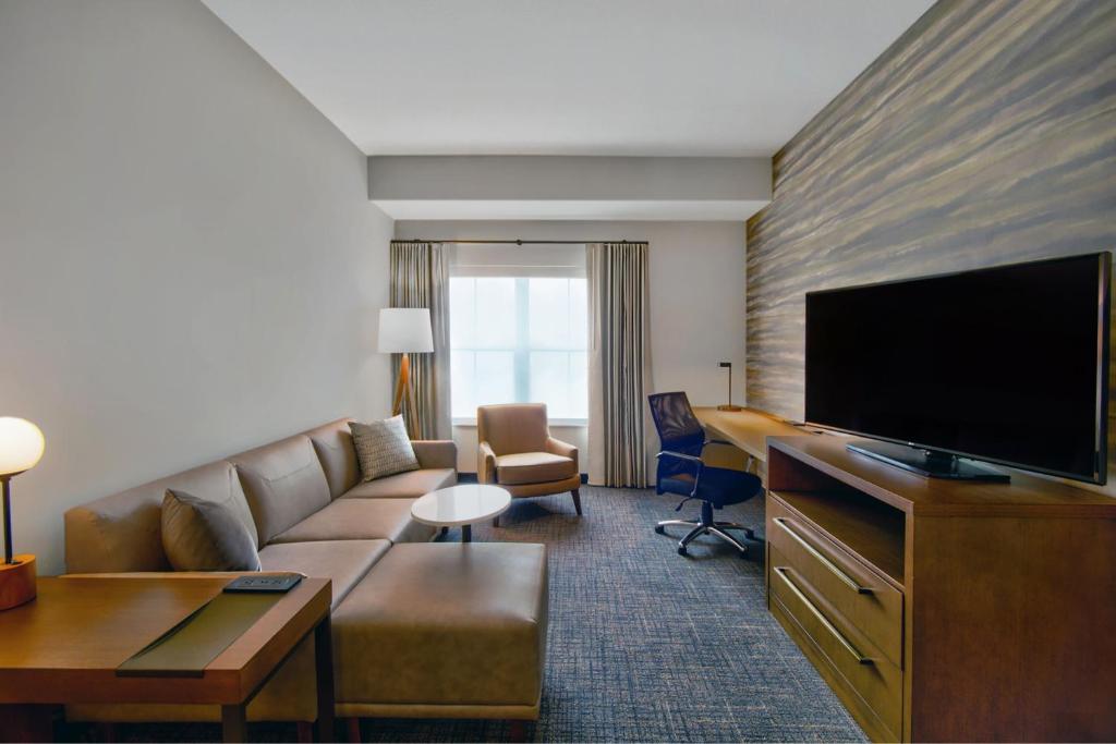 Residence Inn by Marriott Orlando at FLAMINGO CROSSINGS Town Center photo