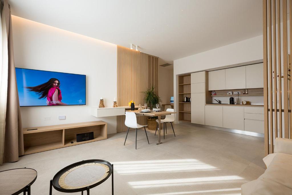 Giada Luxury by Mamamia
