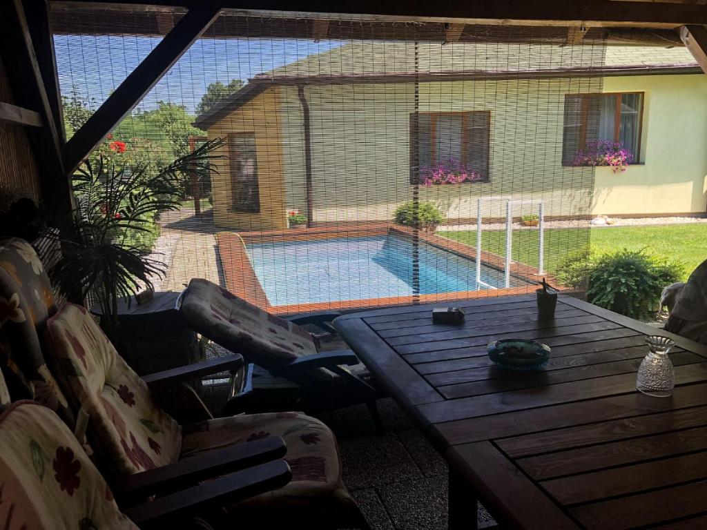 Bazén v ubytování Třebeč House nebo v jeho okolí