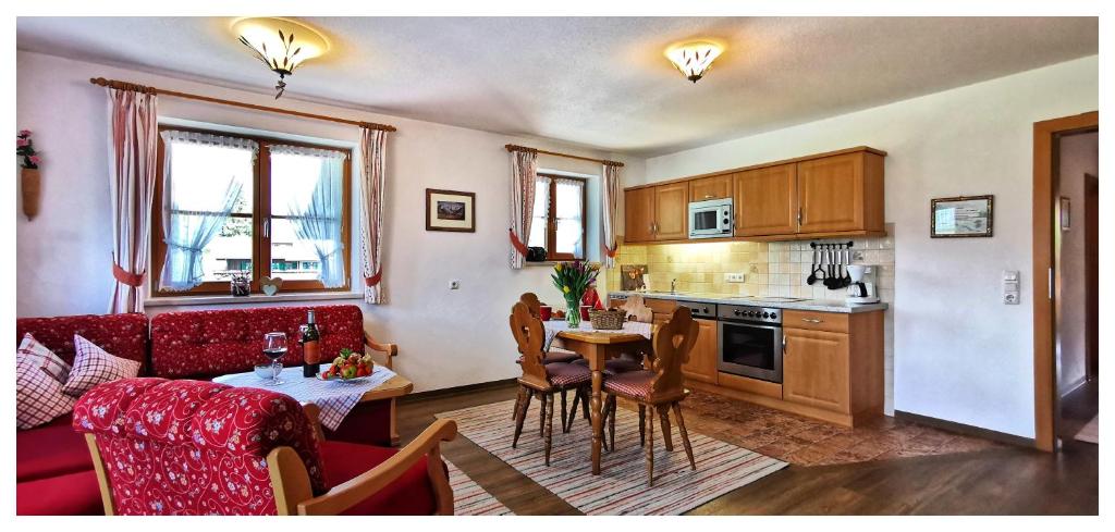 Kuchyň nebo kuchyňský kout v ubytování Landhaus Bergkristall - Sommer Bergbahnen inklusive