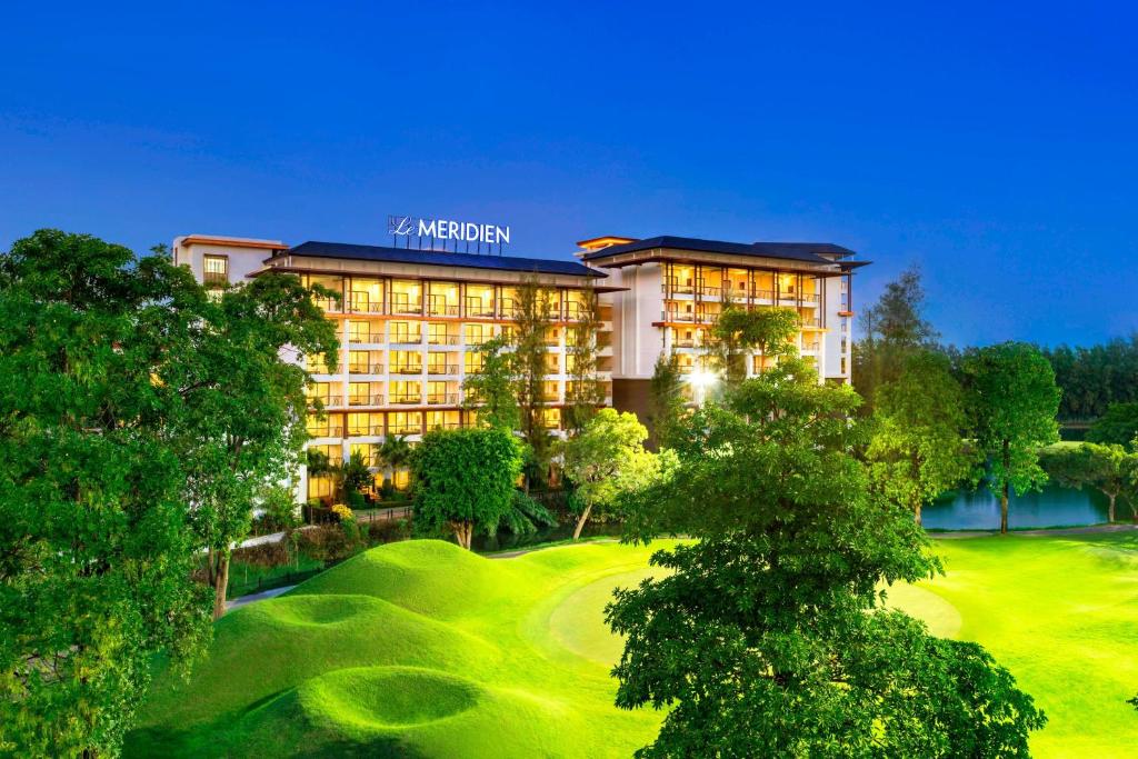 a rendering of the avalon hotel and resort at Le Meridien Suvarnabhumi, Bangkok Golf Resort and Spa in Bangna