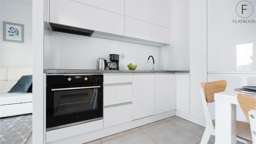 Kuchyňa alebo kuchynka v ubytovaní Flatbook - City Center SPA Apartments Toruńska 11