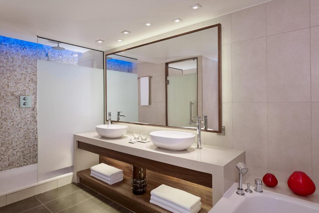 Koupelna v ubytování Sheraton Grand Hotel & Spa