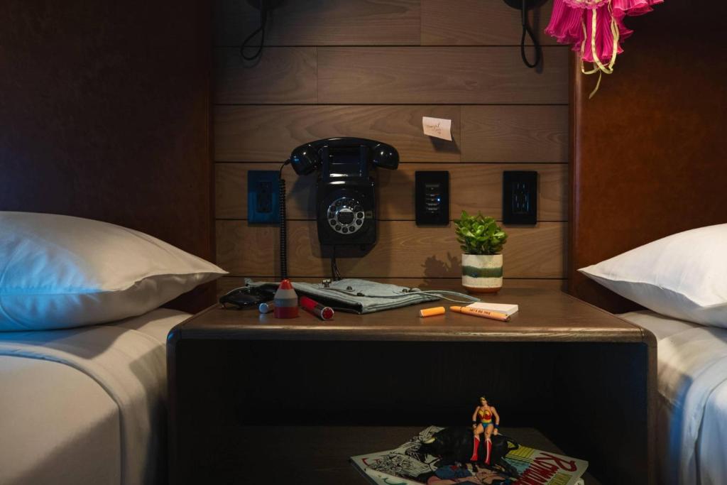 Posteľ alebo postele v izbe v ubytovaní Moxy NYC Downtown
