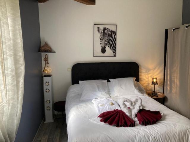 Postel nebo postele na pokoji v ubytování Gîte des Combes Blanches avec piscine