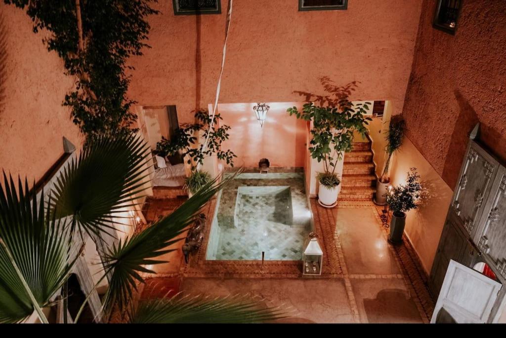 una piscina cubierta en un edificio con plantas en Riad is entire house for sole occupancy up to 6 adults & 2 children, en Marrakech