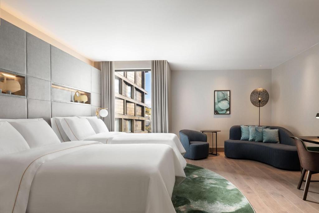 
Signature Family Room
