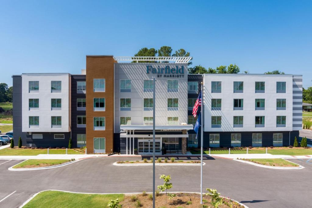 Albertville的住宿－Fairfield by Marriott Inn & Suites Albertville，酒店前方的图片