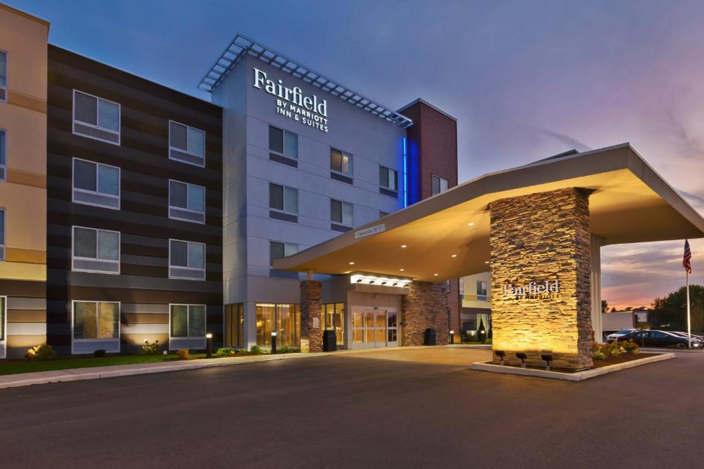 una representación de la parte delantera de un hotel en Fairfield Inn & Suites by Marriott Goshen, en Goshen