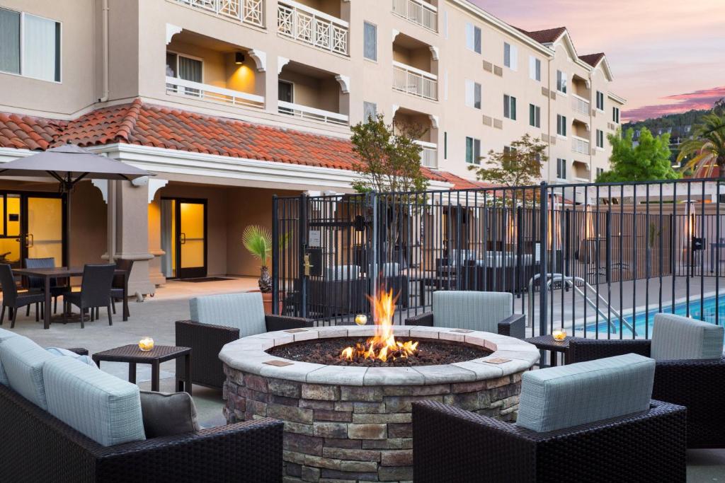 a fire pit in the middle of a patio with tables and chairs at Courtyard Novato Marin/Sonoma in Novato