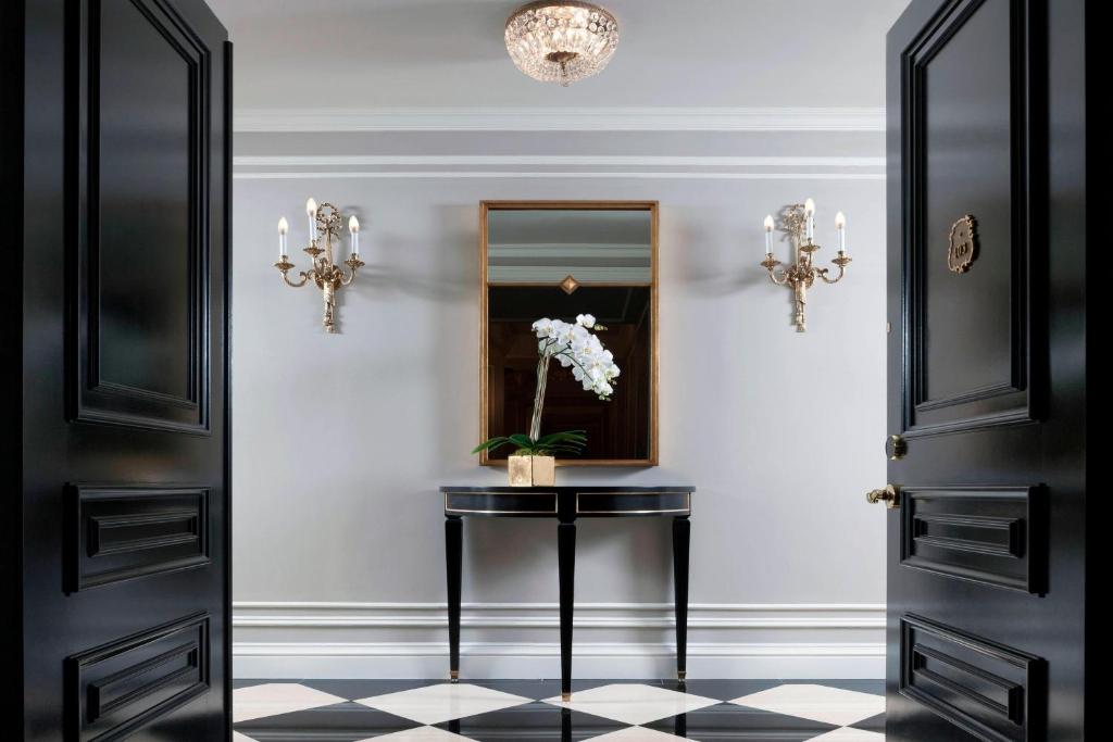 The St. Regis New York - Grand One-Bedroom King Suite With Street View - Butler Service