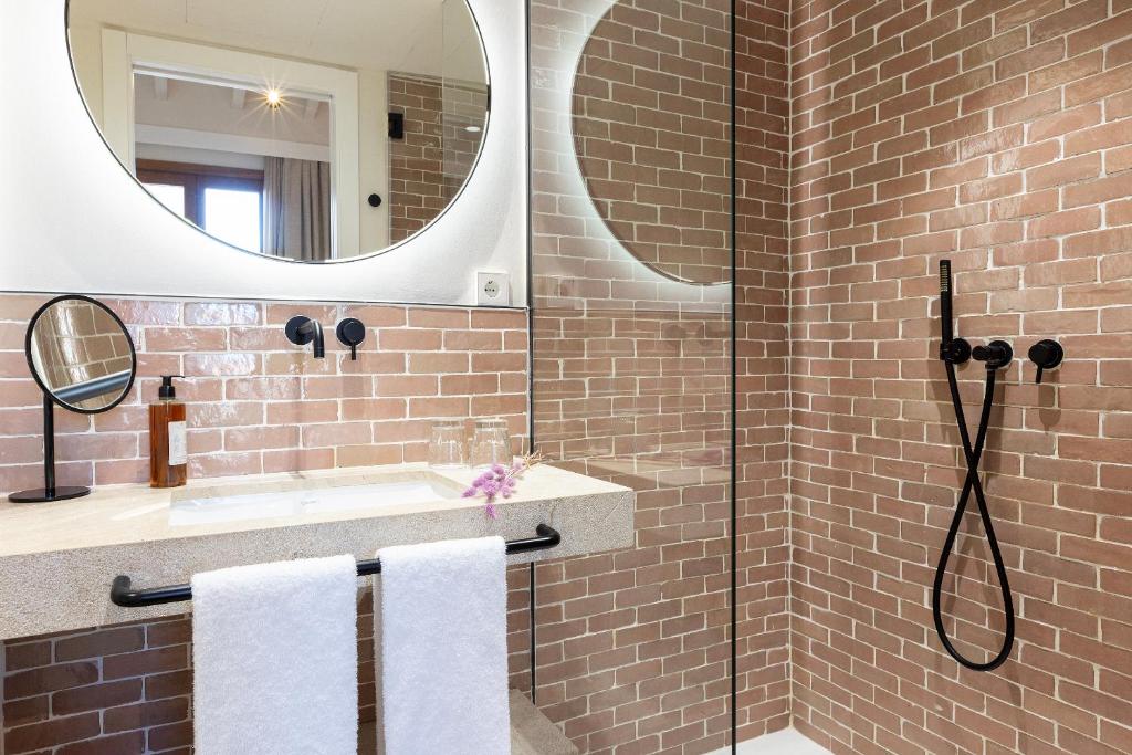 a bathroom with a sink and a mirror at Samaritana Suites in Palma de Mallorca