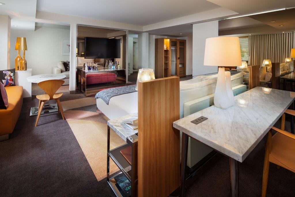 SLS Hotel, a Luxury Collection Hotel, Beverly Hills - Signature, Suite, 1 King