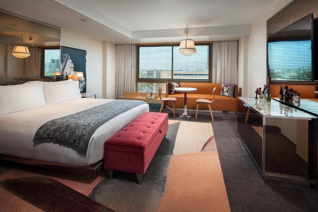 SLS Hotel, a Luxury Collection Hotel, Beverly Hills - SLS Suite, Suite, 1 King, Alternate Bed: Sofa Bed