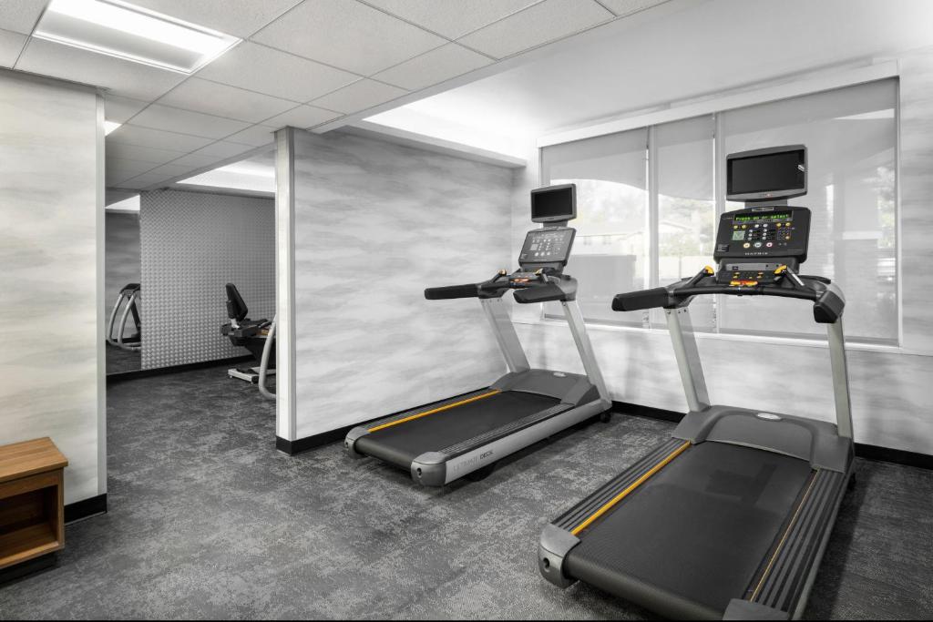 Fitness centrum a/nebo fitness zařízení v ubytování Fairfield Inn & Suites Boulder