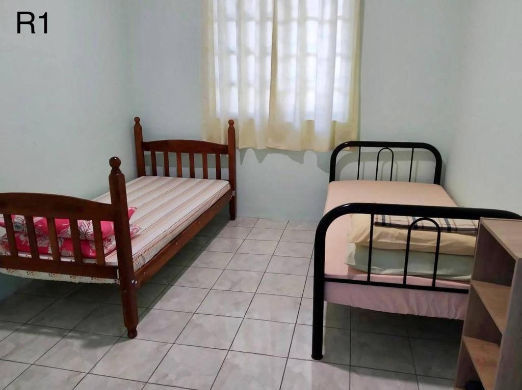 Postel nebo postele na pokoji v ubytování Kadamaian Riverside Lodge Tambatuon, Kota Belud