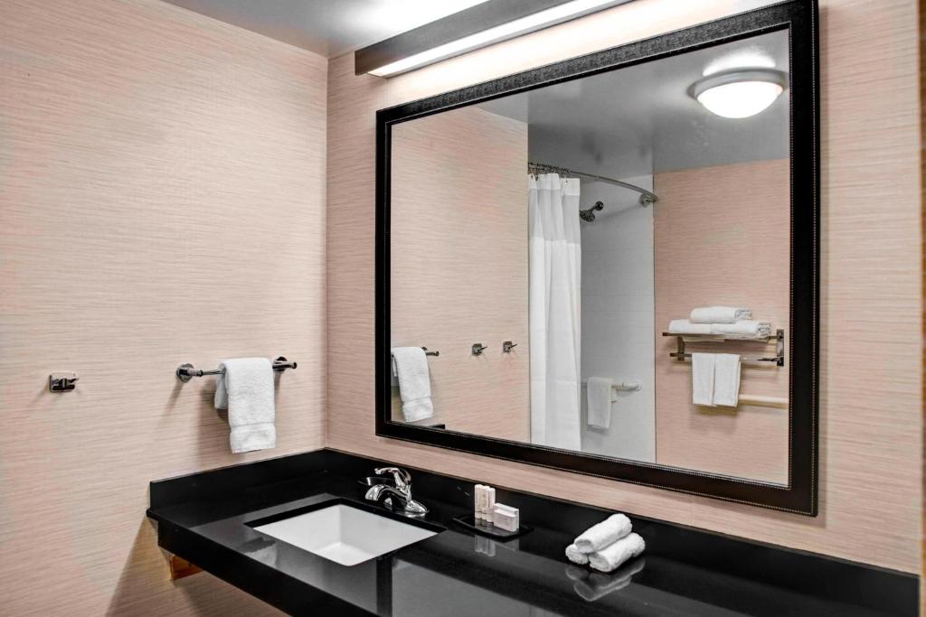 Fairfield Inn & Suites by Marriott Los Angeles LAX/El Segundo - Habitación Queen Con Dos Camas Queen - Balcón
