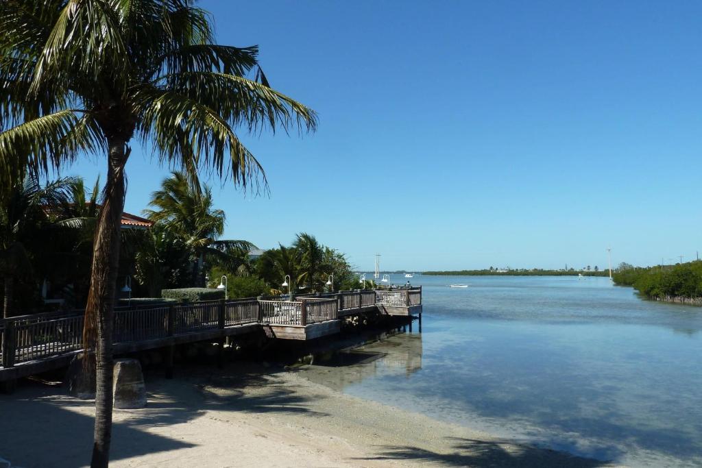 رزرو هتل، حیاط توسط Marriott Key West Waterfront، آژانس مسافرتی آسمان سپید