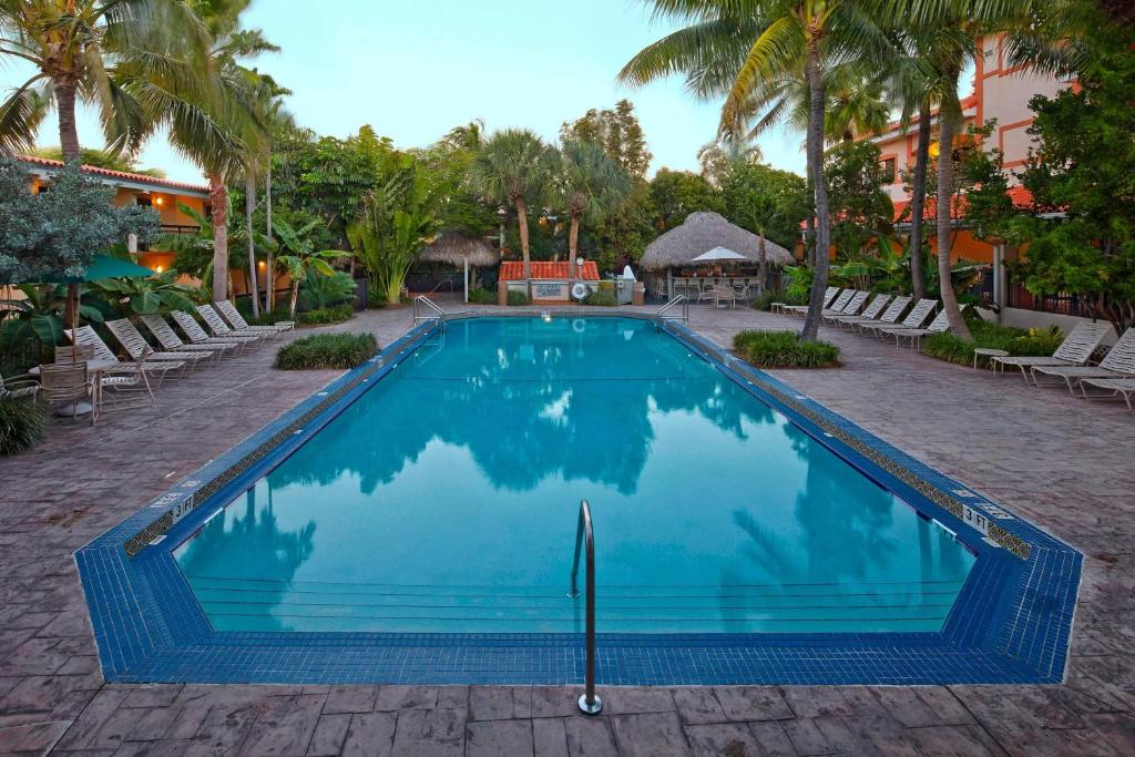 A piscina em ou perto de Courtyard by Marriott Key West Waterfront