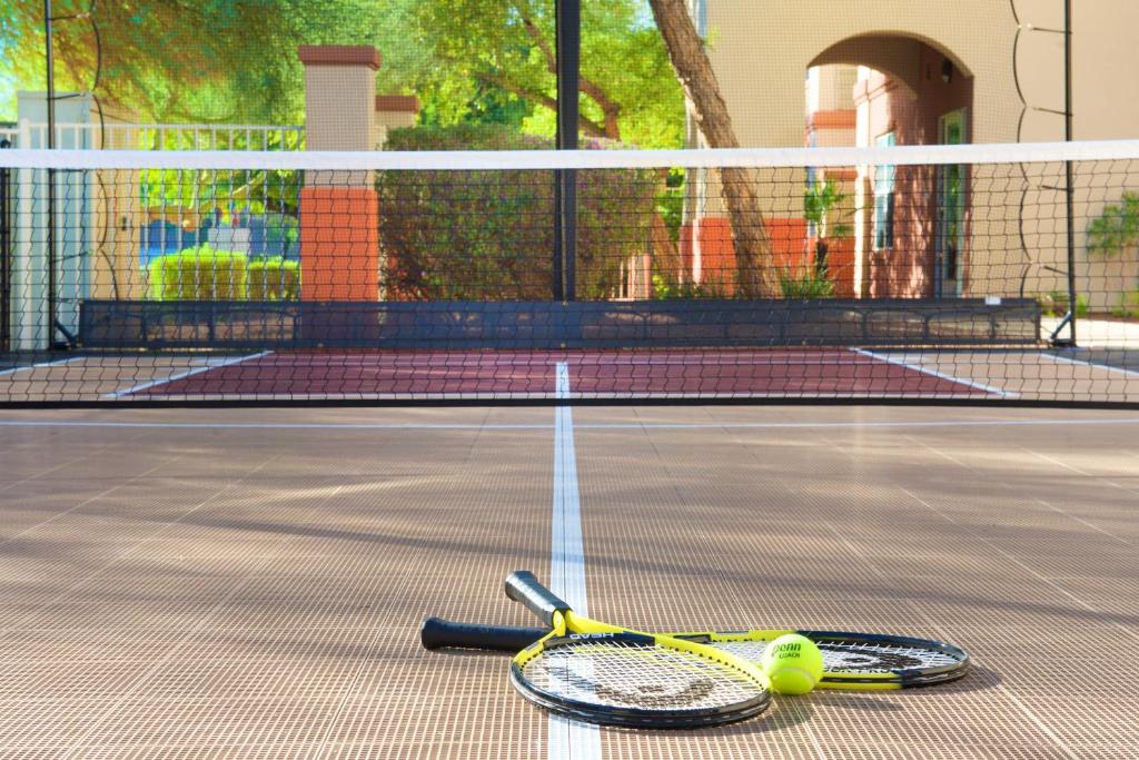 Tenis a/nebo squash v ubytování Residence Inn Phoenix Mesa nebo okolí