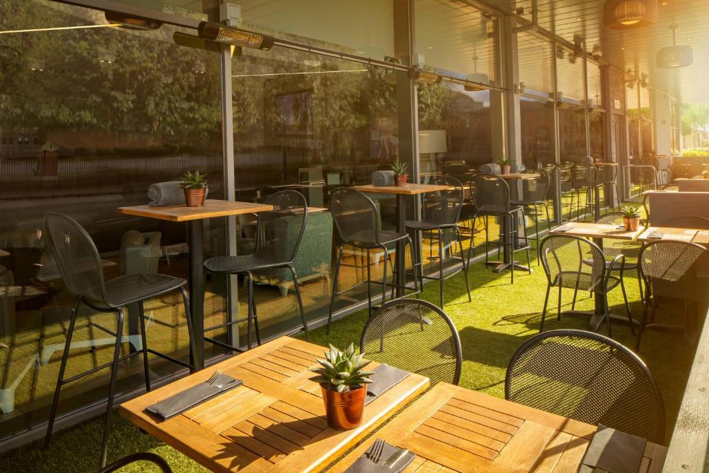 AC Hotel by Marriott Manchester Salford Quays - Resim 27