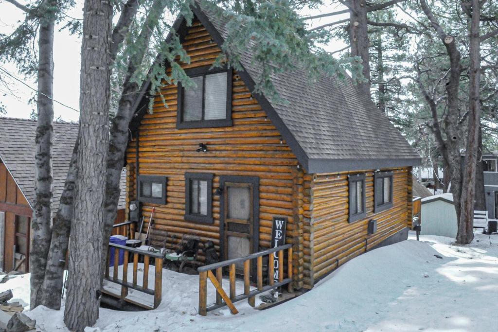 Vacation Home Lizzy's Log Cabin, Green Valley Lake, CA