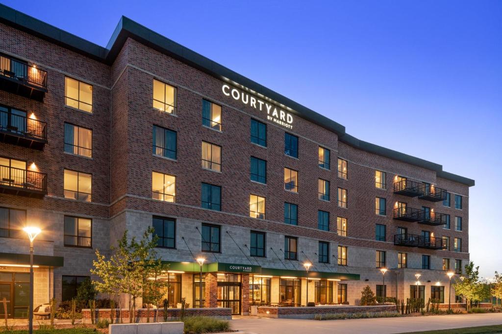 a rendering of the courtyard hotel at night at Courtyard by Marriott Houston Northeast in Houston
