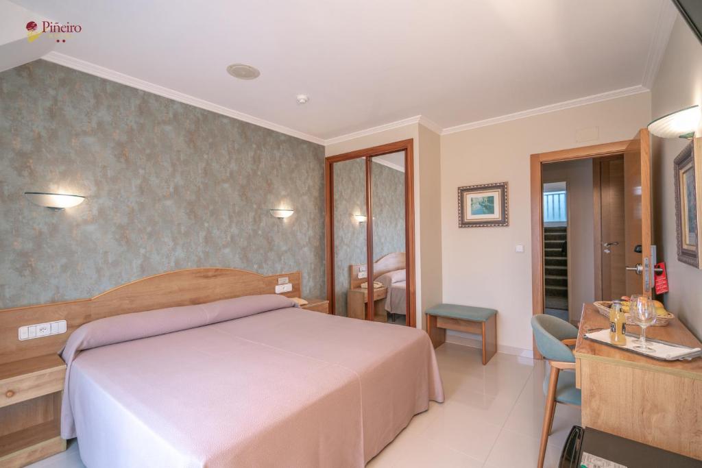Posteľ alebo postele v izbe v ubytovaní Hotel Piñeiro 2 Estrellas Superior