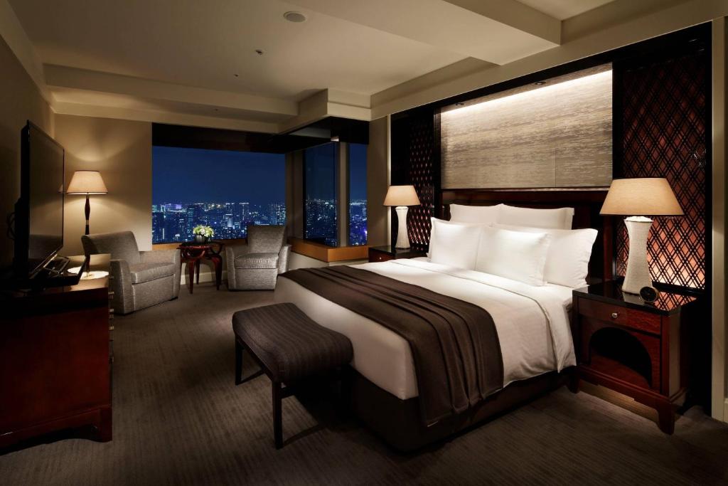 Postel nebo postele na pokoji v ubytování The Ritz-Carlton, Tokyo
