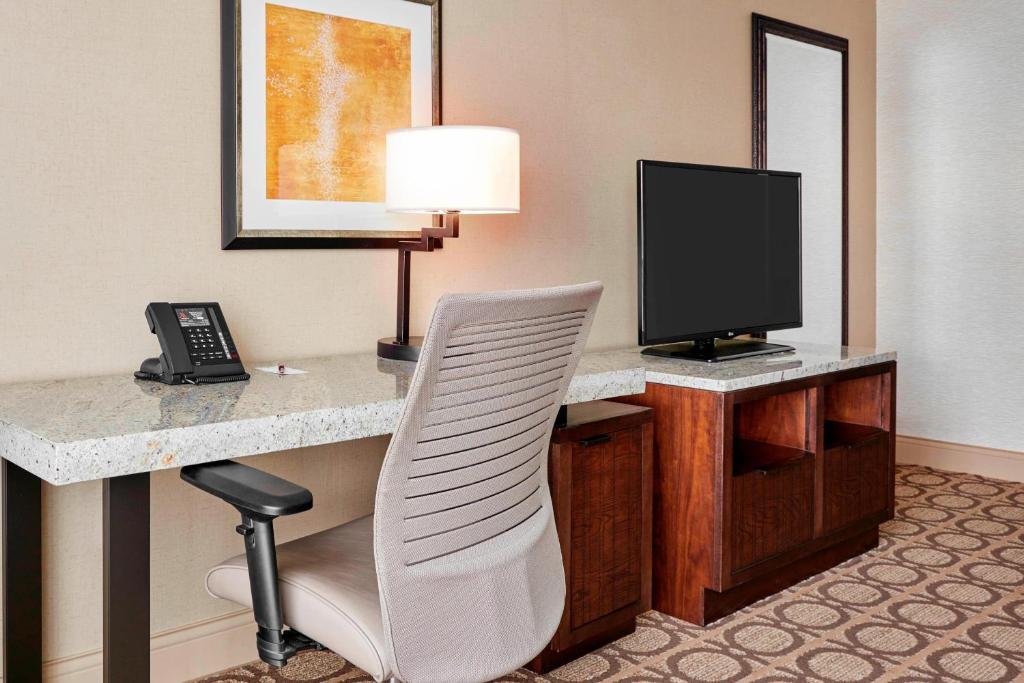 Denver Marriott Westminster - 标准特大号床间或大号床间