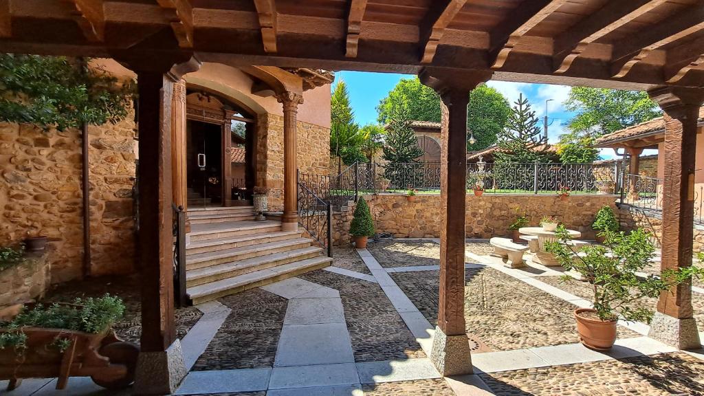 Palacio del Conde de Rebolledo, Villaviciosa de la Ribera ...